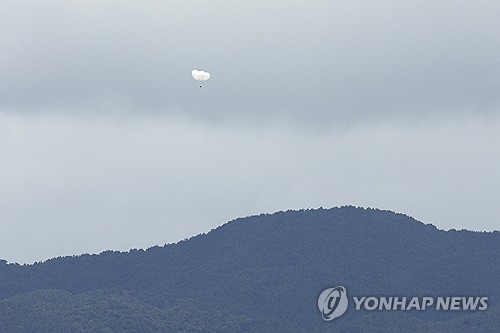 朝今年第10次投放“垃圾气球” 部分落在总统府所在地